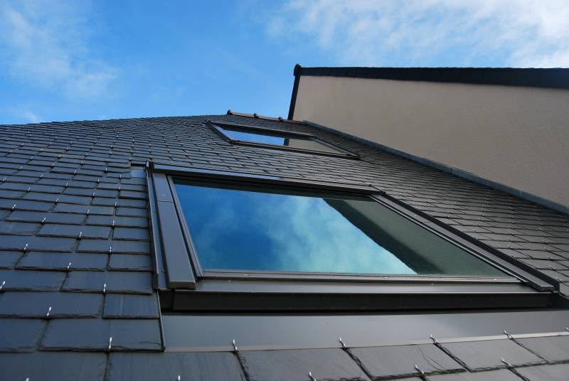 Installation d'une fenêtre de toit Velux